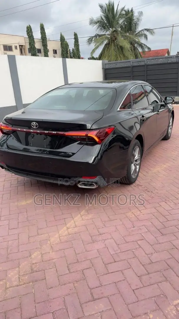 Toyota Avalon XLE 2022 Black