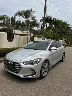 Hyundai Elantra Limited Sedan FWD (2.0L 4cyl 6A) 2017 Silver
