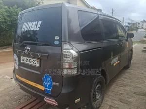 Toyota Voxy 2013 Gray