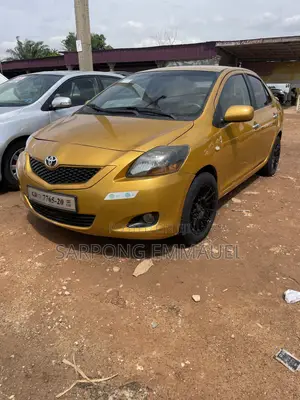 Toyota Yaris 2010 Gold