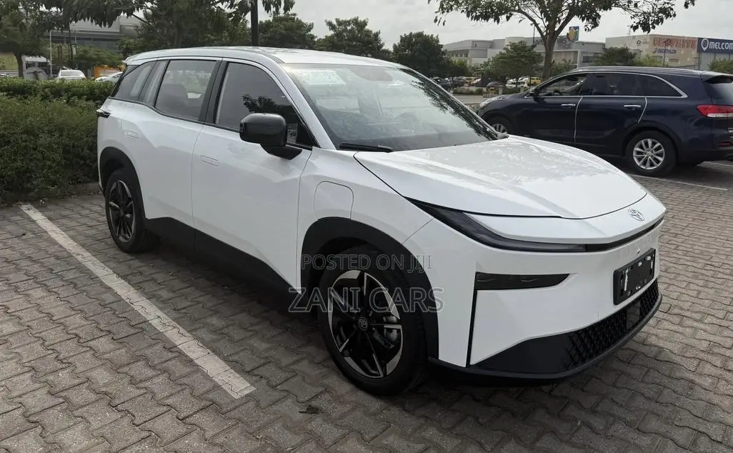Toyota bZ3 2025 White