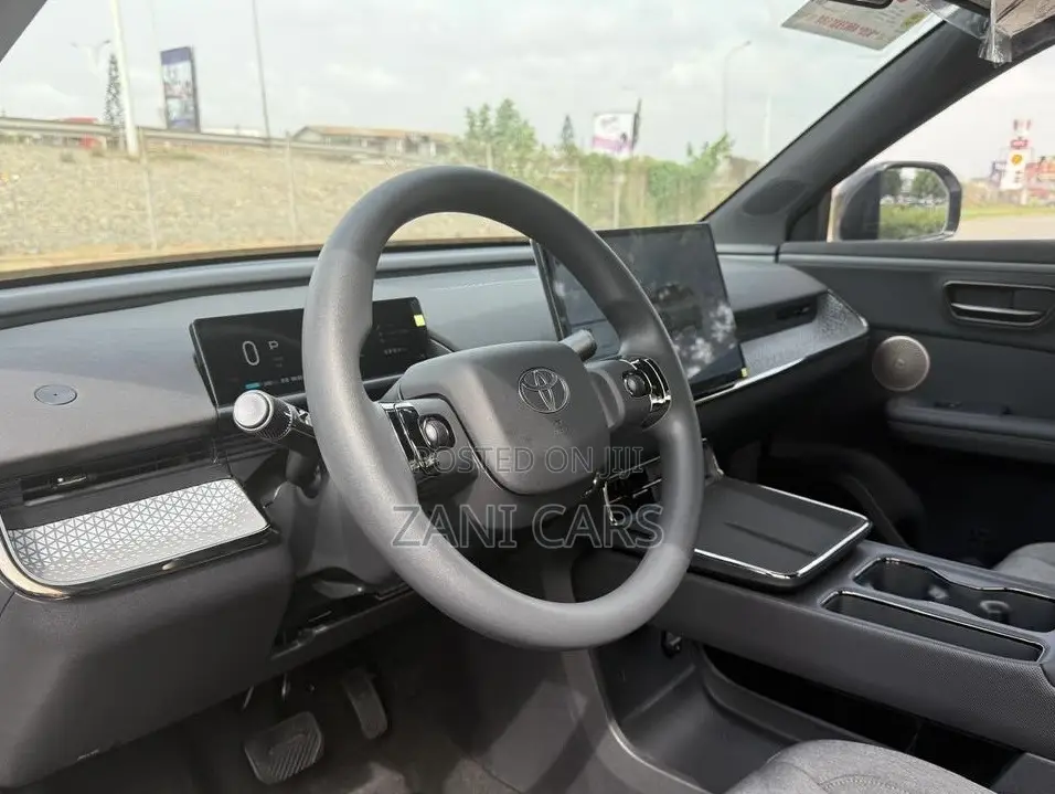 Toyota bZ3 2025 White