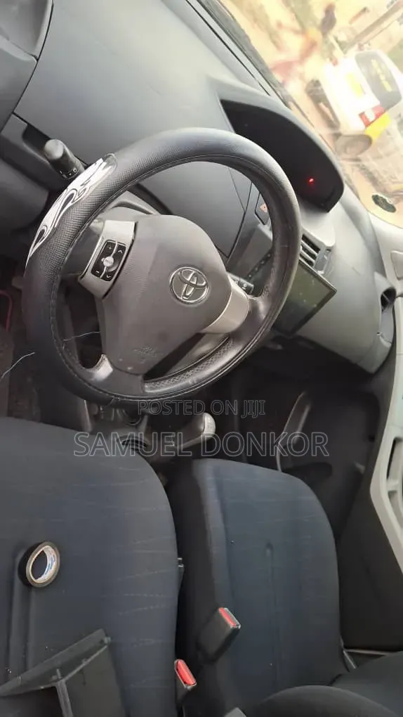 Toyota Yaris 2010 Blue
