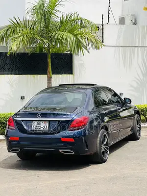 Mercedes-Benz C300 2019 Blue