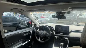 Toyota RAV4 XLE 2021 Silver