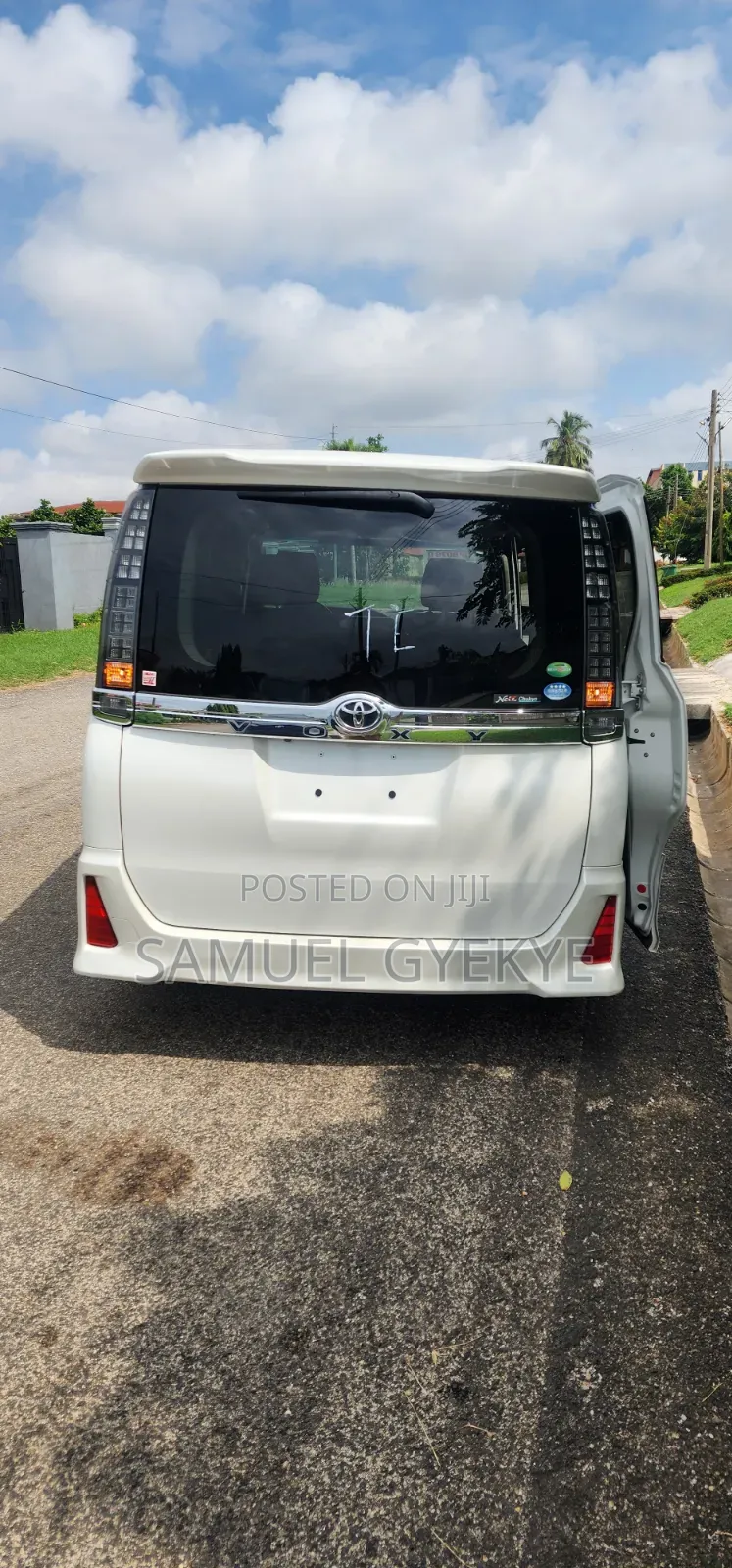 Toyota Voxy 2016 White