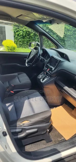 Toyota Voxy 2016 White