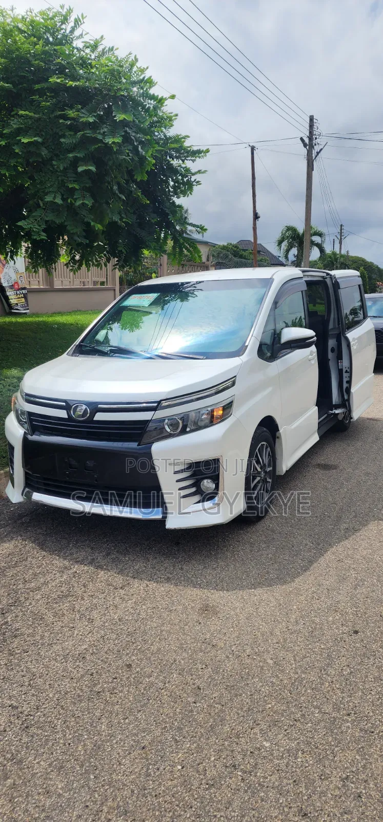 Toyota Voxy 2016 White