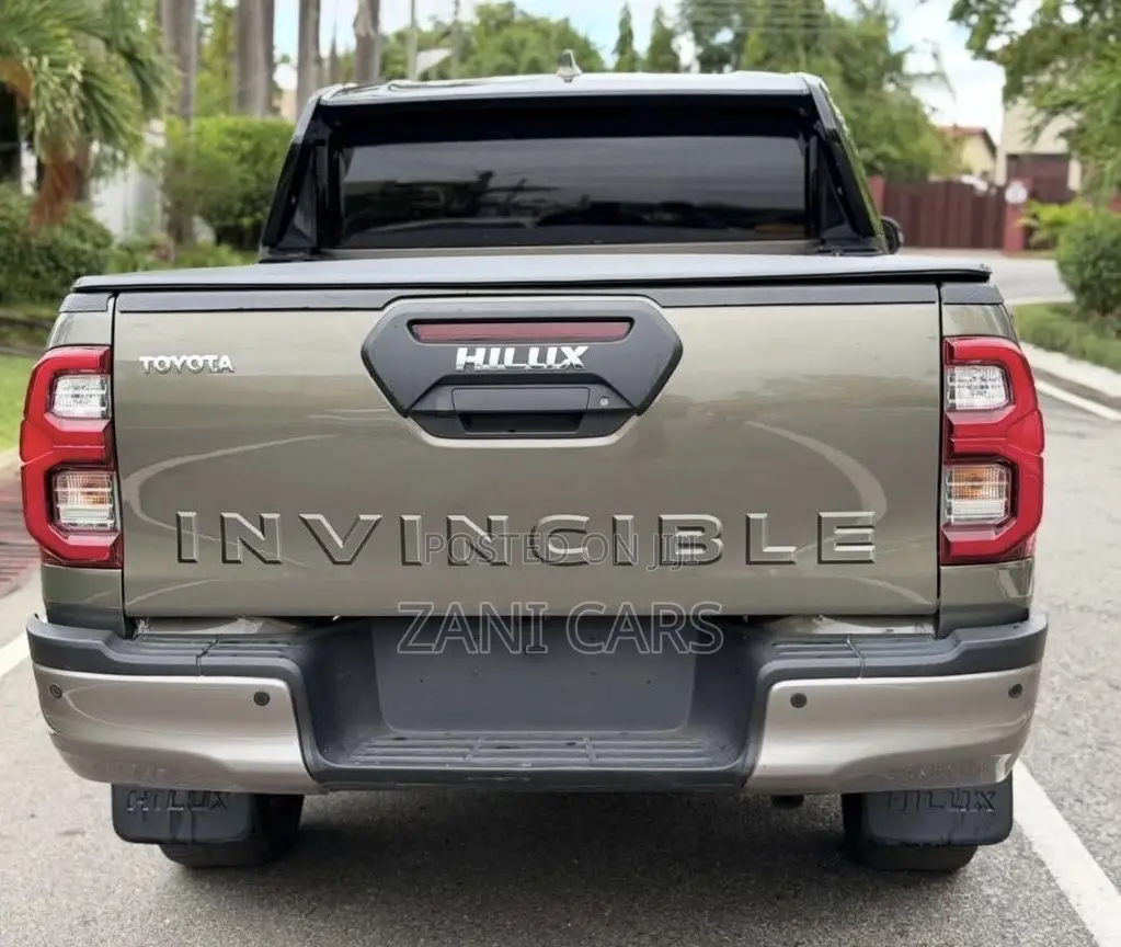 Toyota Hilux 2021 Gray