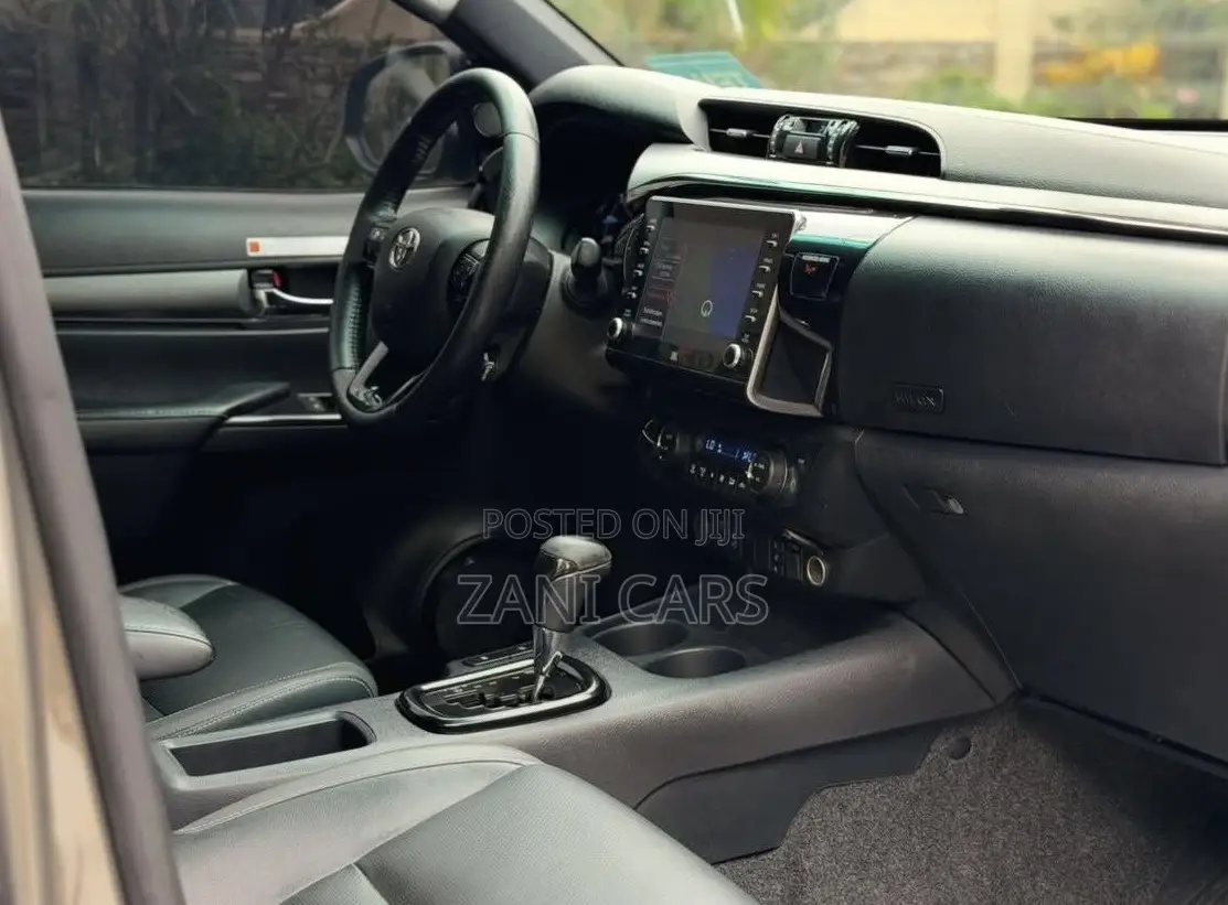 Toyota Hilux 2021 Gray