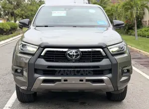 Toyota Hilux 2021 Gray