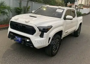 Toyota Tacoma 2024 White