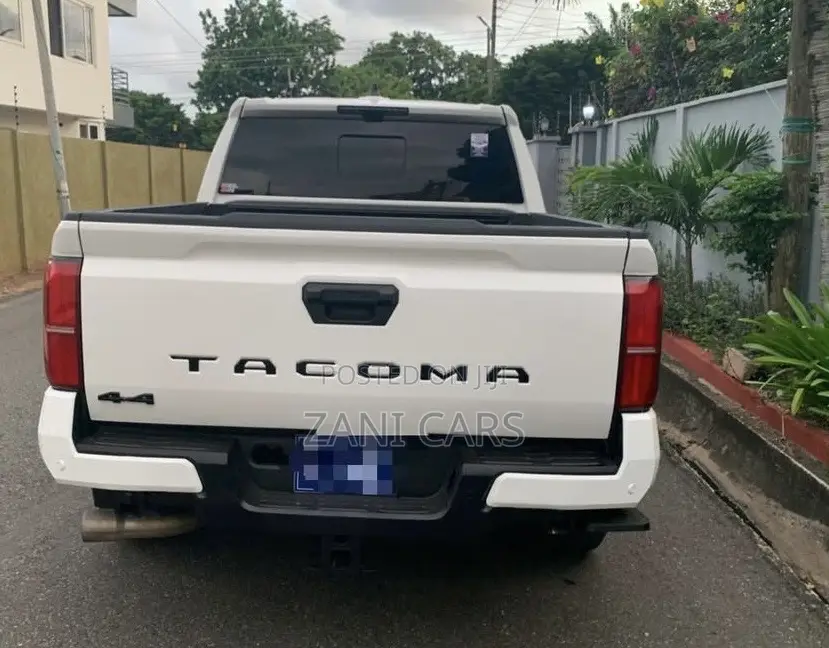 Toyota Tacoma 2024 White