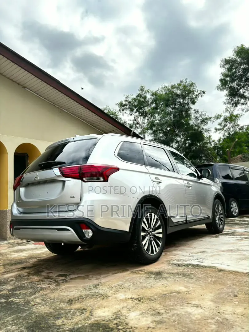 Mitsubishi Outlander SEL S-AWC 2020 Silver