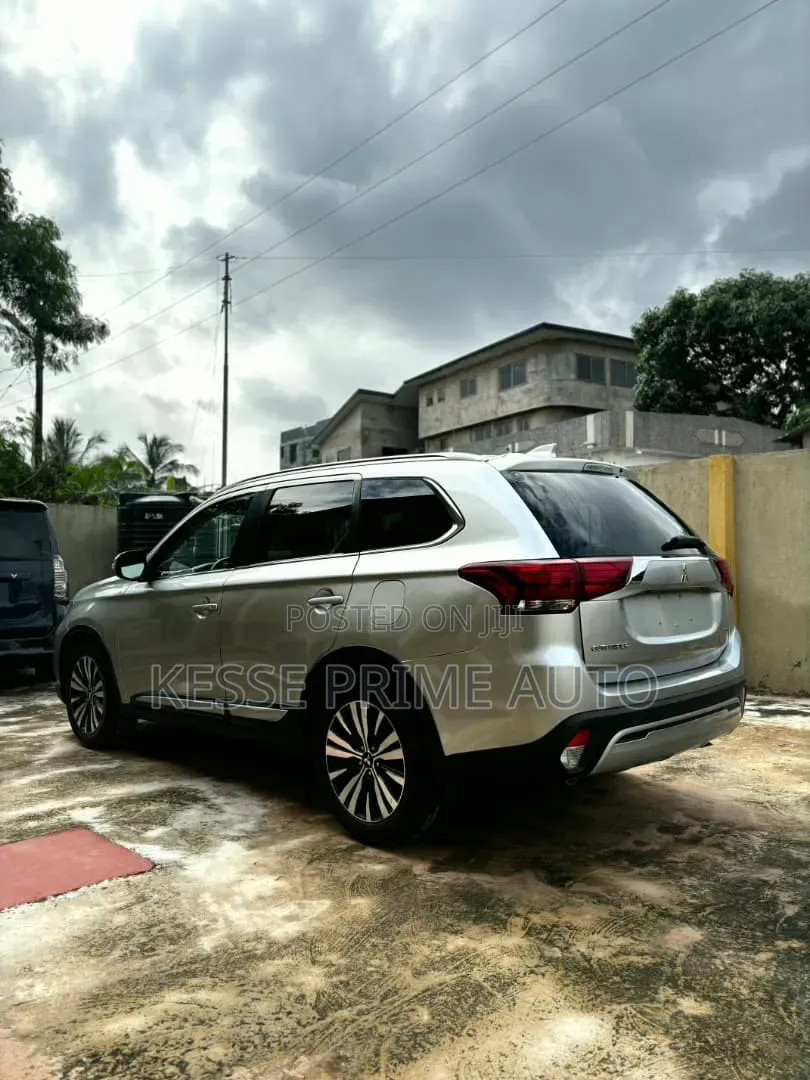 Mitsubishi Outlander SEL S-AWC 2020 Silver