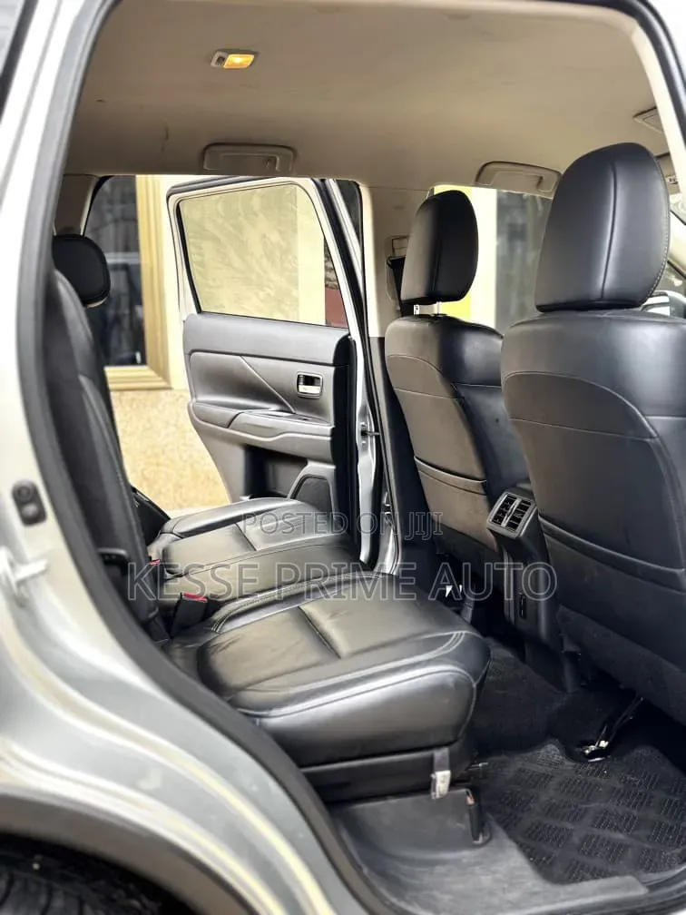 Mitsubishi Outlander SEL S-AWC 2020 Silver