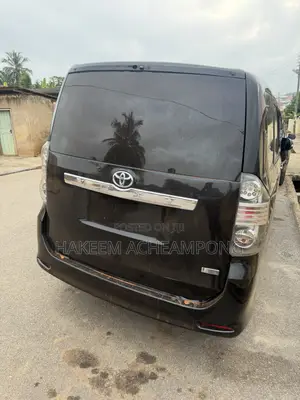 Toyota Voxy 2013 Black