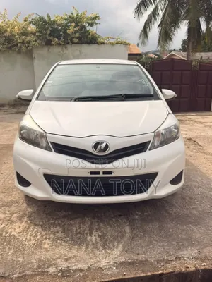 Toyota Vitz 1.5 FWD 5dr 2015 White