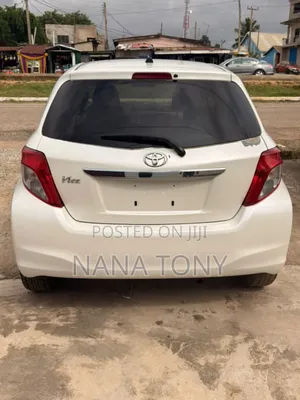 Toyota Vitz 1.5 FWD 5dr 2015 White