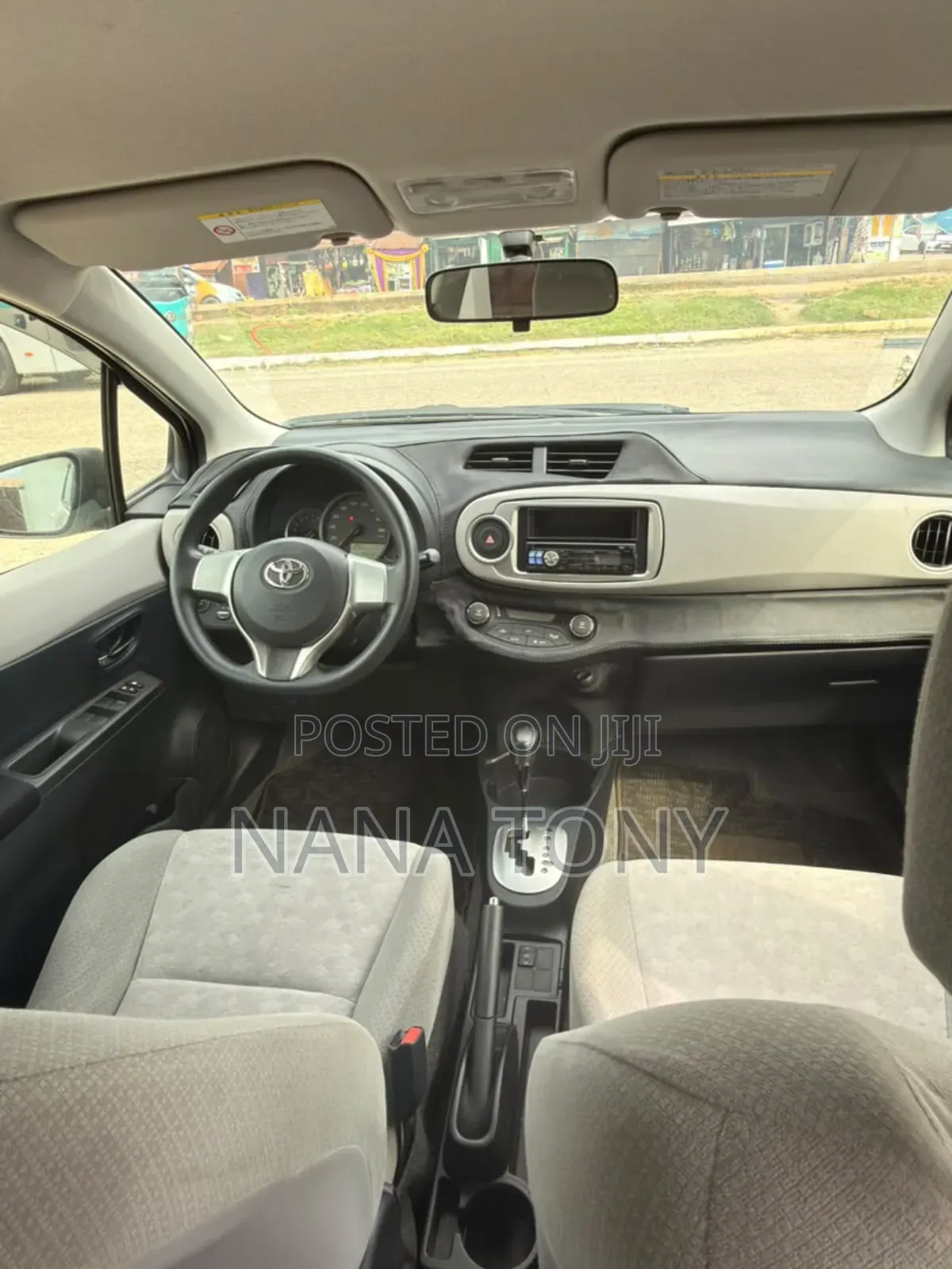Toyota Vitz 1.5 FWD 5dr 2015 White