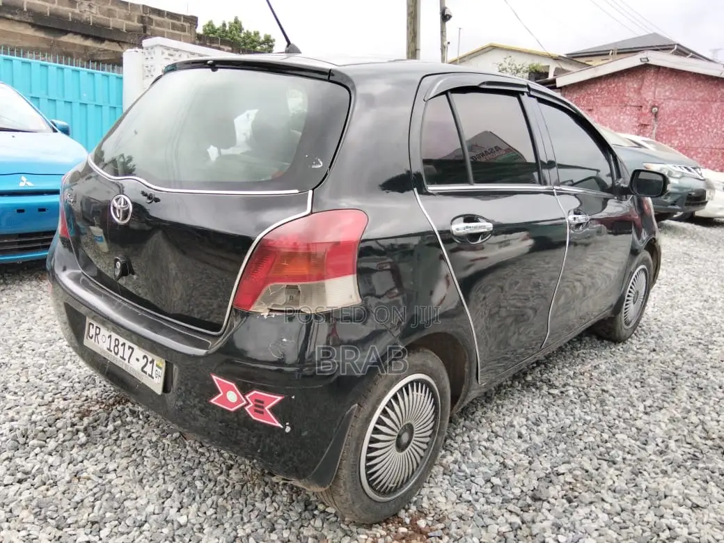 Toyota Vitz 1.5 FWD 5dr 2010 Black