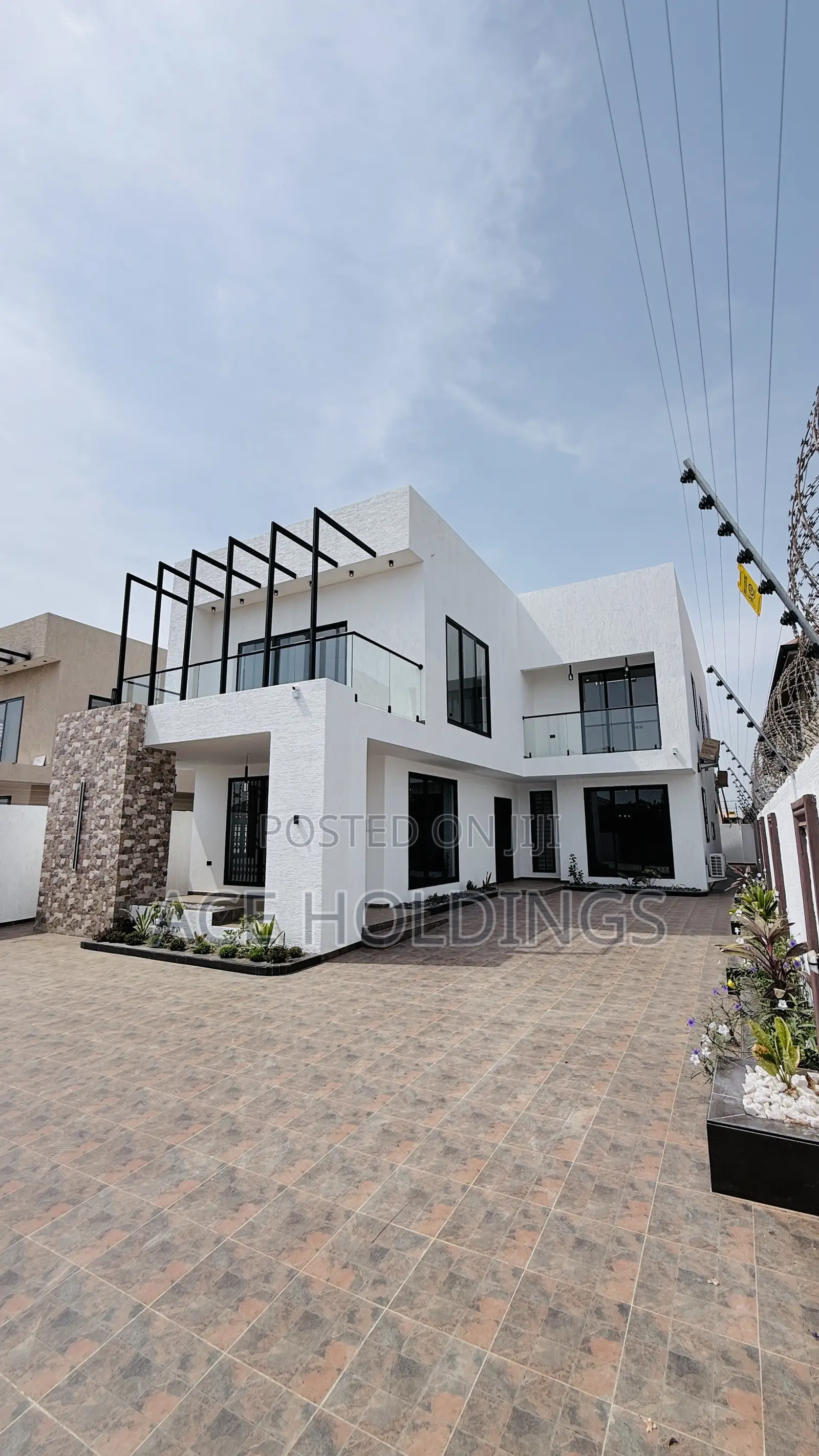 4bdrm House in Community 25, Tema Metropolitan for sale