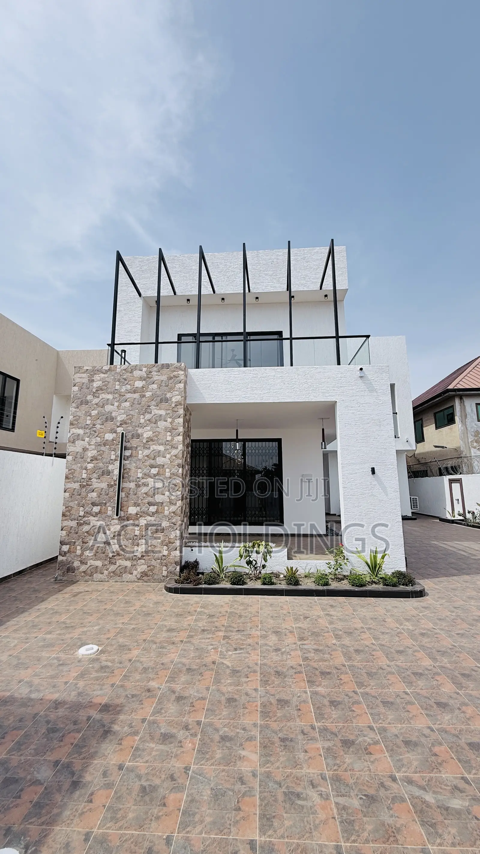 4bdrm House in Community 25, Tema Metropolitan for sale