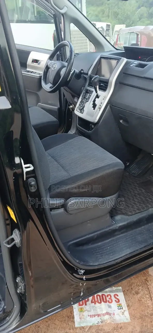 Toyota Voxy 2010 Black