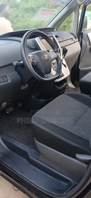 Toyota Voxy 2010 Black