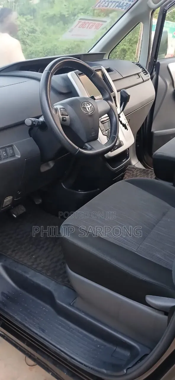 Toyota Voxy 2010 Black