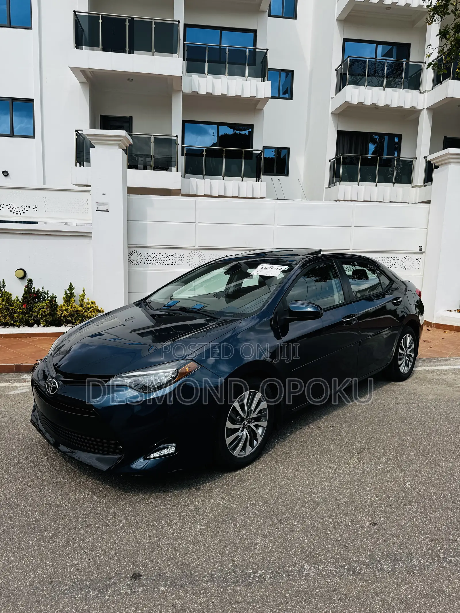 Toyota Corolla XLE (1.8L 4cyl 2A) 2019 Blue
