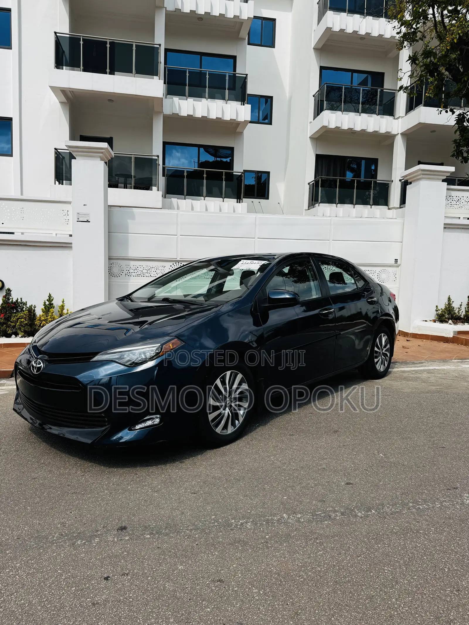 Toyota Corolla XLE (1.8L 4cyl 2A) 2019 Blue
