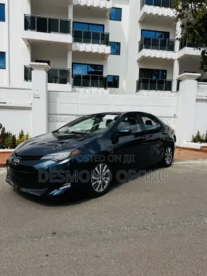 Toyota Corolla XLE (1.8L 4cyl 2A) 2019 Blue