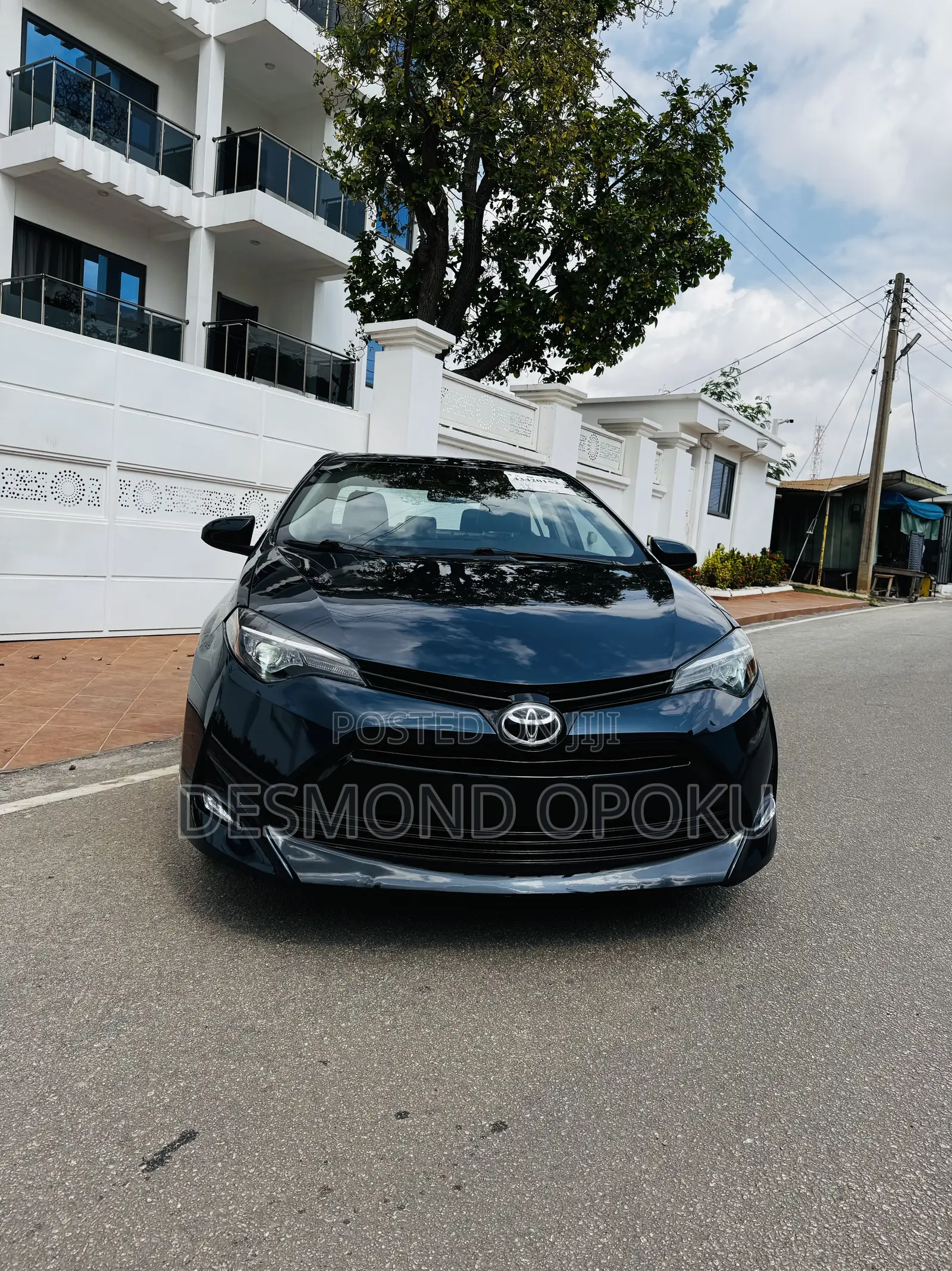 Toyota Corolla XLE (1.8L 4cyl 2A) 2019 Blue
