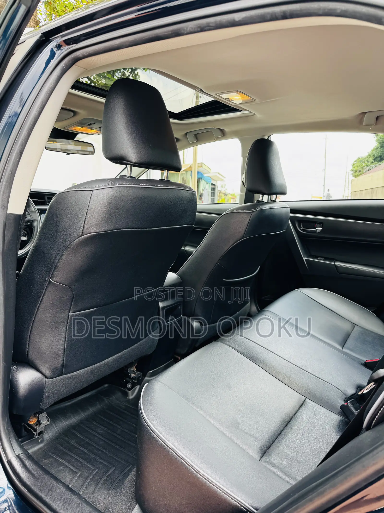 Toyota Corolla XLE (1.8L 4cyl 2A) 2019 Blue