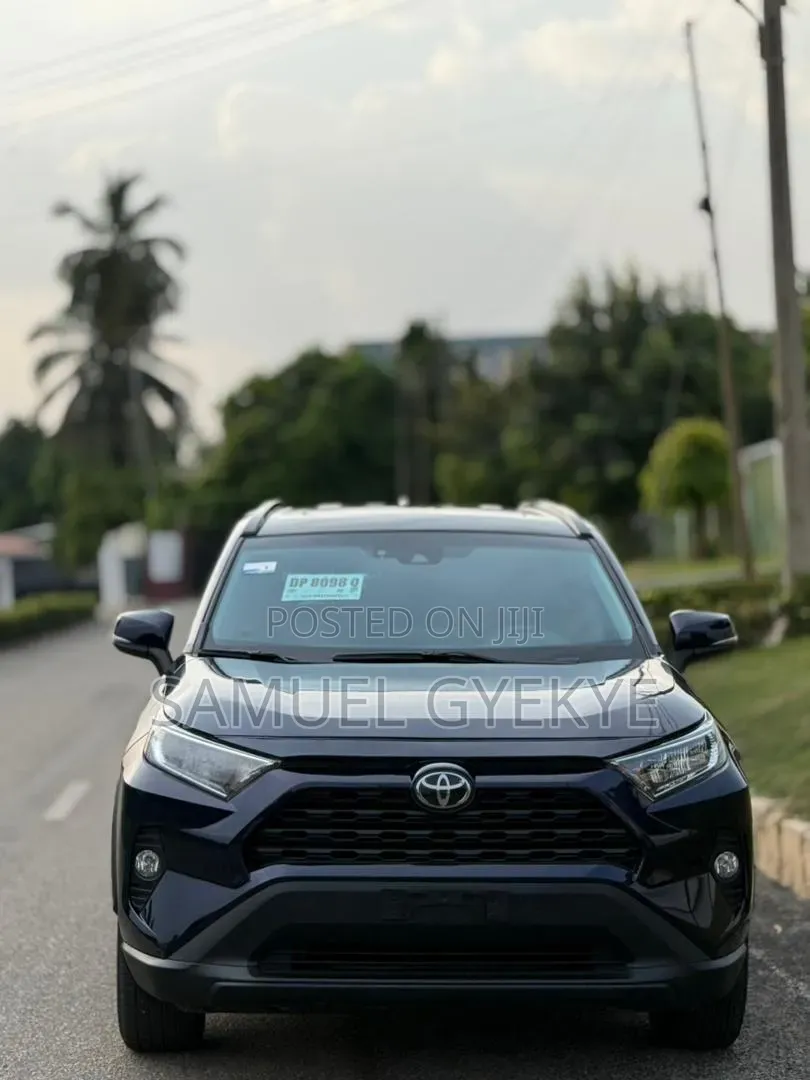 Toyota RAV4 2020 Blue