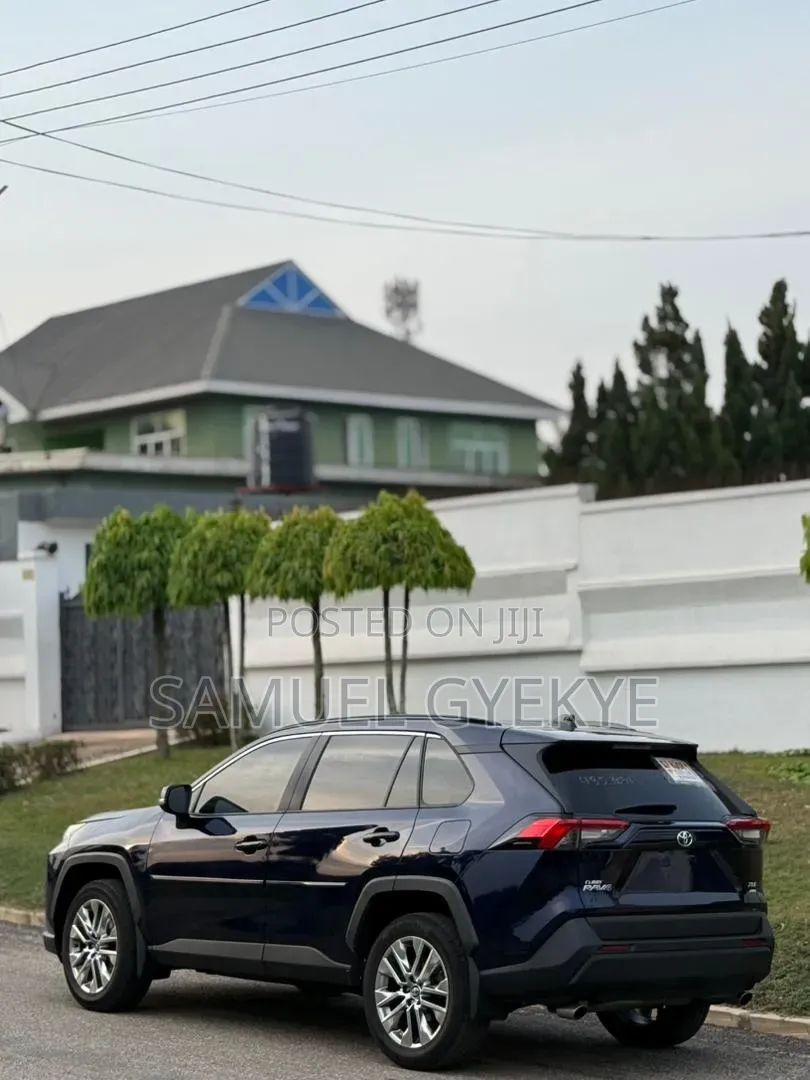Toyota RAV4 2020 Blue