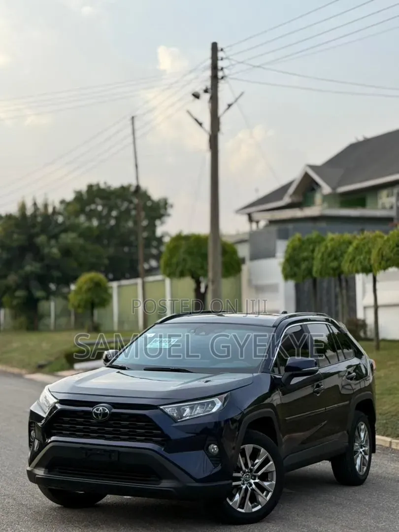 Toyota RAV4 2020 Blue