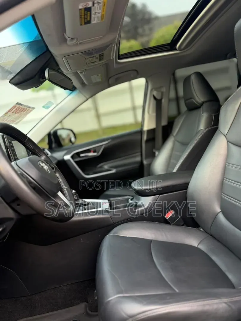 Toyota RAV4 2020 Blue