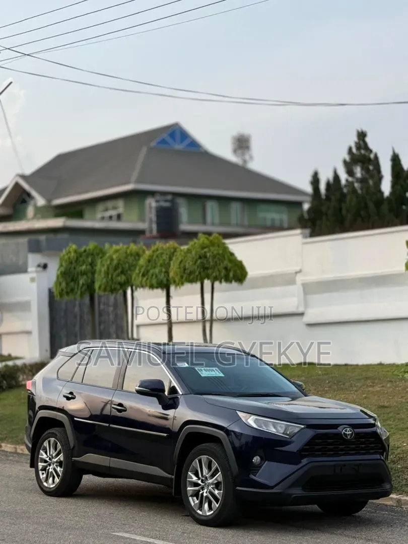 Toyota RAV4 2020 Blue