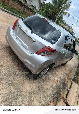 Toyota Vitz 2013 Silver