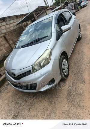 Toyota Vitz 2013 Silver