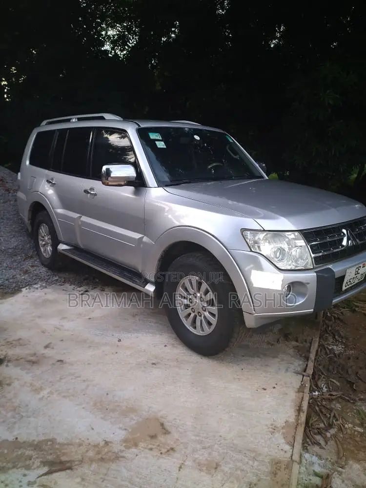 Mitsubishi Pajero 2010 Silver