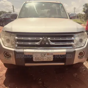 Mitsubishi Pajero 2010 Silver