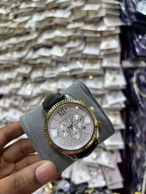 Luxury Wrist Watches Fashion Accessories for Men and Women