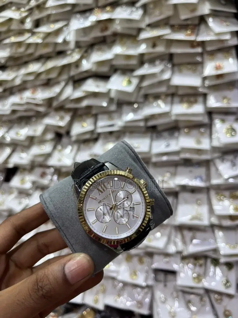 Luxury Wrist Watches Fashion Accessories for Men and Women