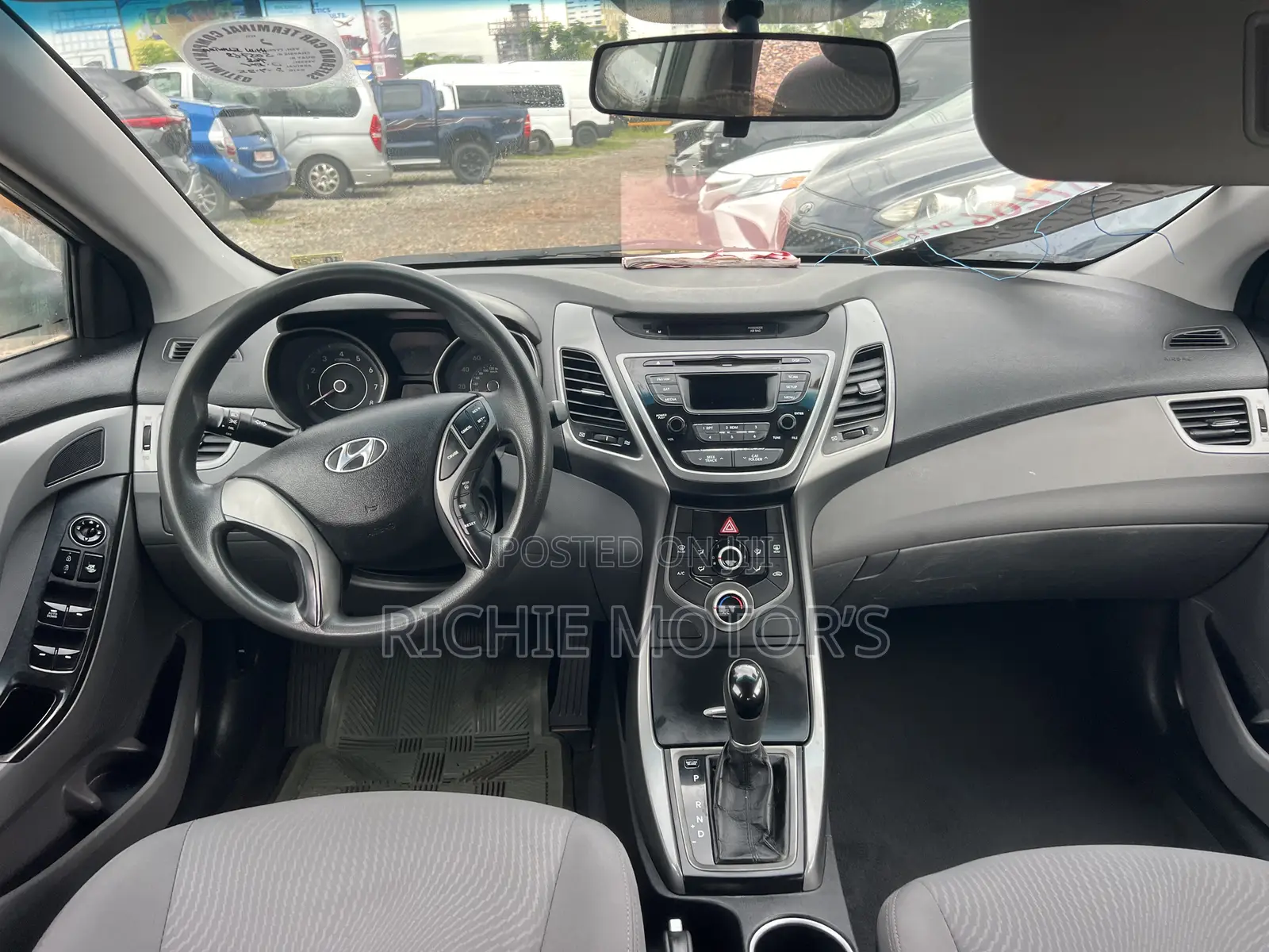 Hyundai Elantra SE 4dr Sedan (1.8L 4cyl 6M) 2015 Silver