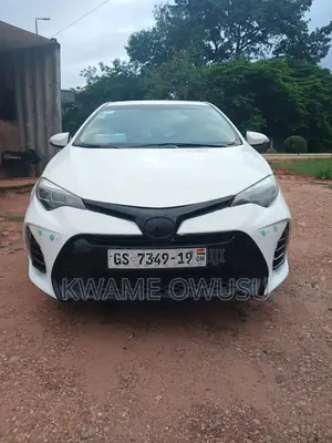Toyota Corolla LE 4dr Sedan (1.8L 4cyl CVT) 2015 White