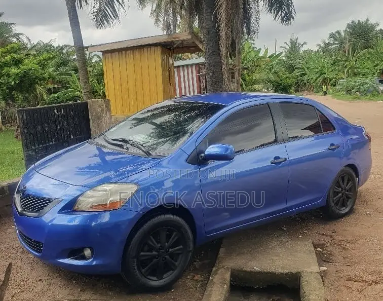 Toyota Yaris Base Sedan 4dr 2011 Blue