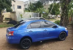 Toyota Yaris Base Sedan 4dr 2011 Blue